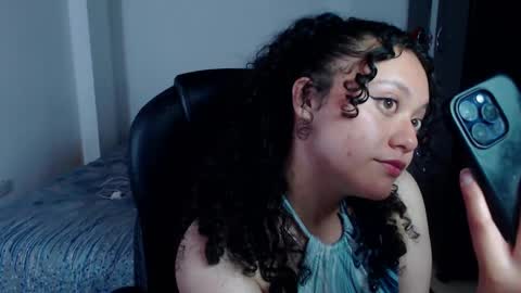 Snapshot of freud_x_louise1 chatting on December 6, 5:20 am Louise  online show from December 6, 5:20 am