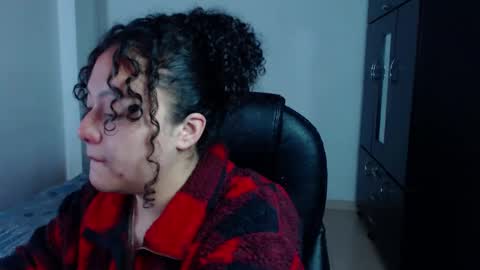 Snapshot of freud_x_louise1 chatting on December 9, 5:40 am Louise  online show from December 9, 5:40 am