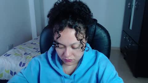 Snapshot of freud_x_louise1 chatting on January 6, 4:04 am Louise  online show from January 6, 4:04 am