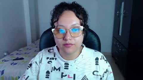 Snapshot of freud_x_louise1 chatting on January 8, 10:26 am Louise  online show from January 8, 10:26 am