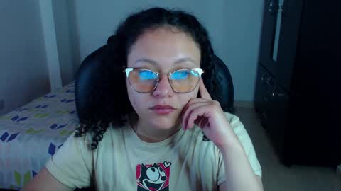 Snapshot of freud_x_louise1 chatting on January 23, 6:39 am Louise  online show from January 23, 6:39 am