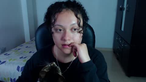 Snapshot of freud_x_louise1 chatting on February 13, 4:11 am Louise  online show from February 13, 4:11 am