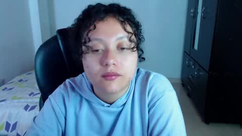 Snapshot of freud_x_louise1 chatting on February 17, 5:58 am Louise  online show from February 17, 5:58 am