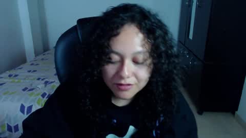 Snapshot of freud_x_louise1 chatting on February 23, 7:11 am Louise  online show from February 23, 7:11 am