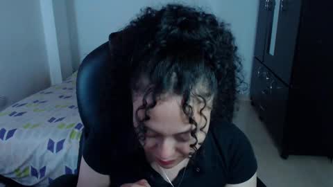 Snapshot of freud_x_louise1 chatting on February 27, 5:02 am Louise  online show from February 27, 5:02 am