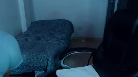 Snapshot of freud_x_louise1 chatting on September 15, 12:10 am Louise  online show from September 15, 12:10 am