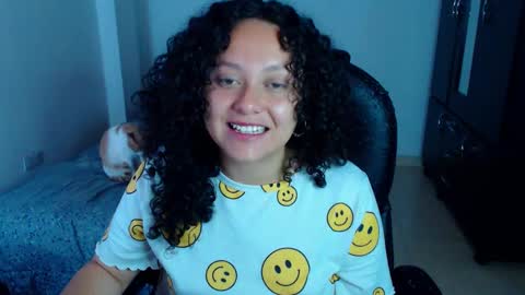 Snapshot of freud_x_louise1 chatting on September 15, 12:16 pm Louise  online show from September 15, 12:16 pm