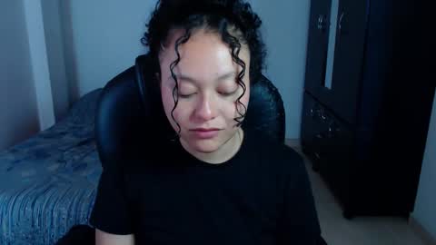 Snapshot of freud_x_louise1 chatting on October 10, 11:53 am Louise  online show from October 10, 11:53 am