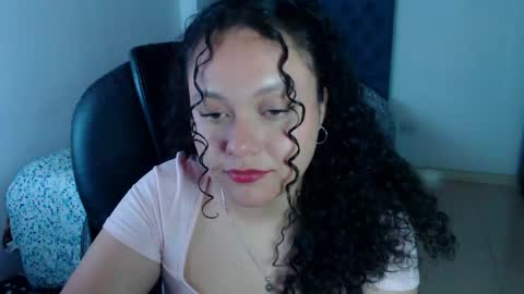 Snapshot of freud_x_louise1 chatting on May 21, 3:02 am Louise online show from May 21, 3:02 am