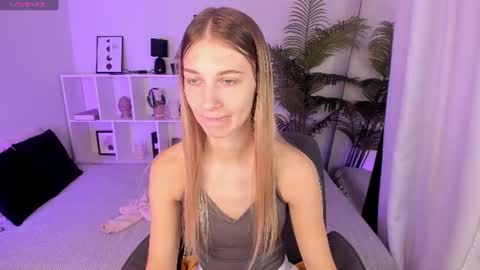 Snapshot of freya_bloss chatting on July 15, 7:46 am Laura online show from July 15, 7:46 am