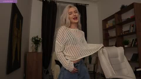 Freya online show from April 30, 7:09 pm