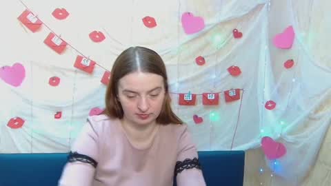 Snapshot of freyadak chatting on February 18, 12:37 am FreyaDak online show from February 18, 12:37 am