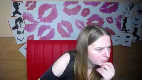 Snapshot of freyadak chatting on December 2, 6:25 pm FreyaDak online show from December 2, 6:25 pm