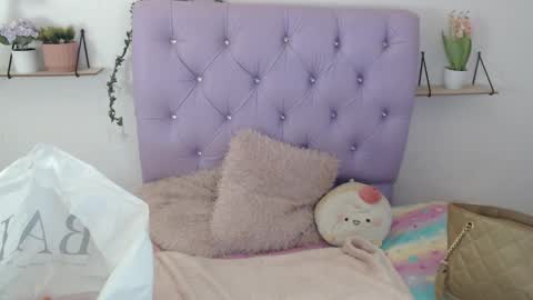 Snapshot of freyja_01 chatting on September 8, 9:25 pm Freyja online show from September 8, 9:25 pm