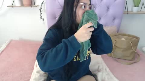 Snapshot of freyja_01 chatting on September 18, 9:17 pm Freyja online show from September 18, 9:17 pm