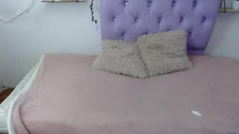 Snapshot of freyja_01 chatting on October 5, 3:21 pm Freyja online show from October 5, 3:21 pm