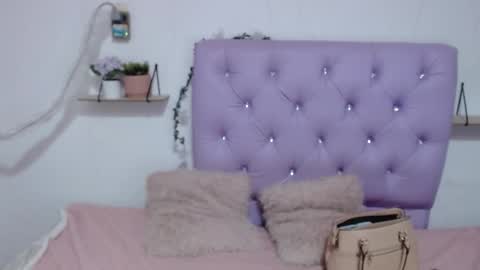 Snapshot of freyja_01 chatting on October 15, 10:54 pm Freyja online show from October 15, 10:54 pm