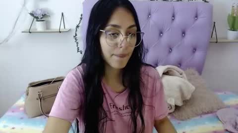 Snapshot of freyja_01 chatting on November 5, 2:44 am Freyja online show from November 5, 2:44 am