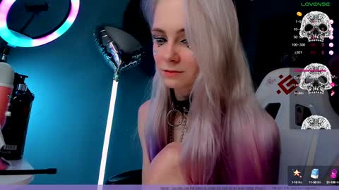 Snapshot of frida_fortune chatting on January 28, 1:59 pm Frida A boost to fortune for the one who gives a thumbs up and a bonus lucky for those who support me by joining the fanclub online show from January 28, 1:59 pm