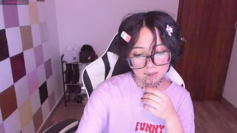 frida_lassi_ online show from May 1, 9:08 pm