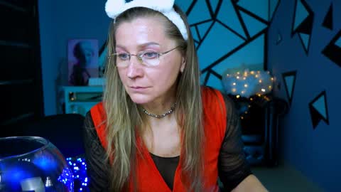 Snapshot of fridatander chatting on December 26, 3:20 pm Frida Tander online show from December 26, 3:20 pm