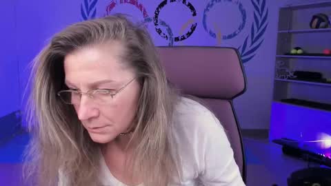 Snapshot of fridatander chatting on February 10, 9:04 am Frida Tander online show from February 10, 9:04 am