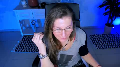 Snapshot of fridatander chatting on November 29, 5:21 am Frida Tander online show from November 29, 5:21 am