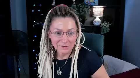 Snapshot of fridatander chatting on December 20, 5:25 am Frida Tander online show from December 20, 5:25 am