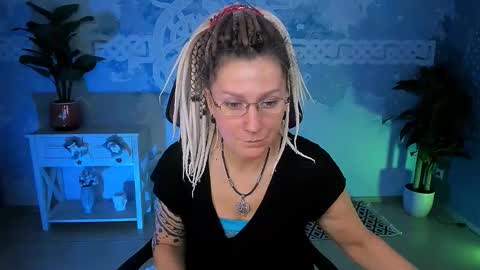 Snapshot of fridatander chatting on January 7, 5:10 am Frida Tander online show from January 7, 5:10 am