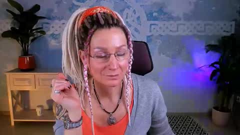 Snapshot of fridatander chatting on February 3, 6:40 am Frida Tander online show from February 3, 6:40 am