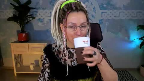 Snapshot of fridatander chatting on February 4, 5:13 am Frida Tander online show from February 4, 5:13 am