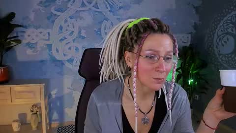 Snapshot of fridatander chatting on February 7, 5:33 am Frida Tander online show from February 7, 5:33 am