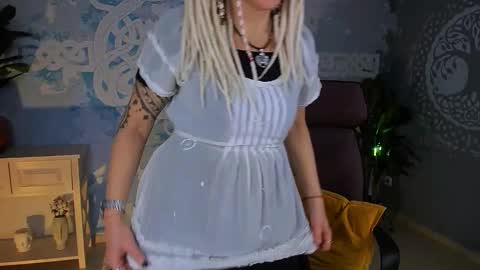 Snapshot of fridatander chatting on February 9, 5:11 am Frida Tander online show from February 9, 5:11 am