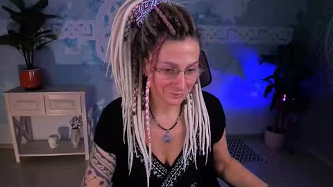 Snapshot of fridatander chatting on February 14, 5:15 am Frida Tander online show from February 14, 5:15 am