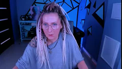 Snapshot of fridatander chatting on February 16, 9:38 am Frida Tander online show from February 16, 9:38 am