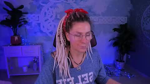 Snapshot of fridatander chatting on March 3, 5:02 am Frida Tander online show from March 3, 5:02 am