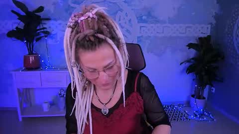 Snapshot of fridatander chatting on March 6, 9:28 am Frida Tander online show from March 6, 9:28 am