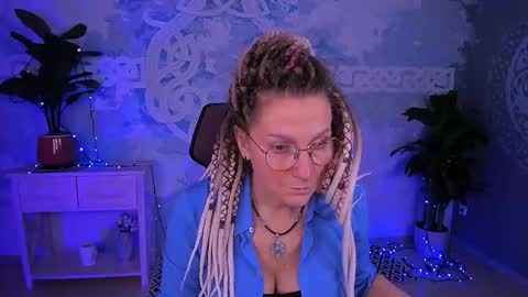 Snapshot of fridatander chatting on March 7, 5:15 am Frida Tander online show from March 7, 5:15 am