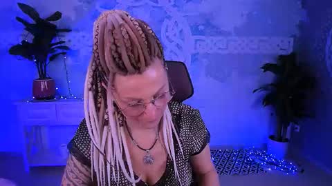 Snapshot of fridatander chatting on March 14, 7:14 am Frida Tander online show from March 14, 7:14 am