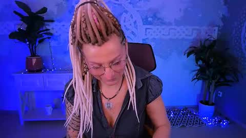 Snapshot of fridatander chatting on March 21, 8:19 am Frida Tander online show from March 21, 8:19 am