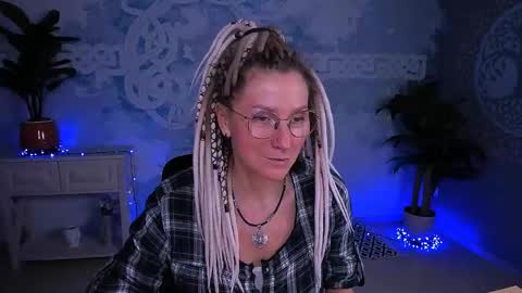 Frida Tander online show from May 6, 5:03 am