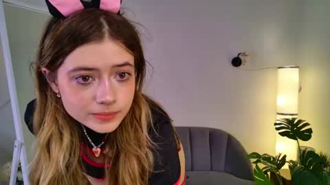 Snapshot of frie_moorr chatting on June 28, 8:48 pm Frie online show from June 28, 8:48 pm