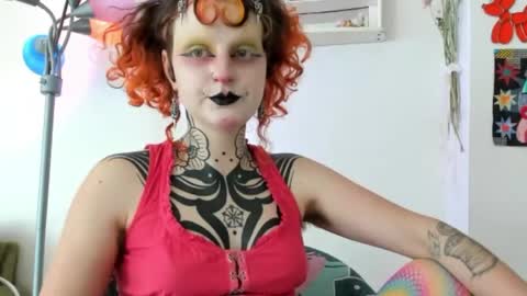 Snapshot of friskyflowers chatting on May 13, 5:32 pm cherry online show from May 13, 5:32 pm