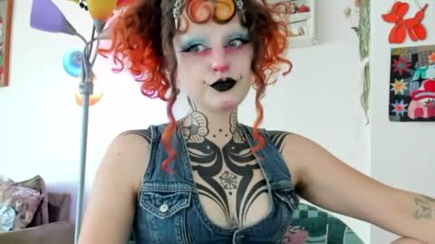 Snapshot of friskyflowers chatting on May 28, 5:54 pm cherry online show from May 28, 5:54 pm