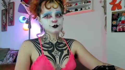 Snapshot of friskyflowers chatting on June 11, 12:32 am cherry online show from June 11, 12:32 am