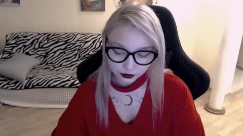 Snapshot of fromsun_forsoul chatting on December 2, 10:18 am Lilith online show from December 2, 10:18 am