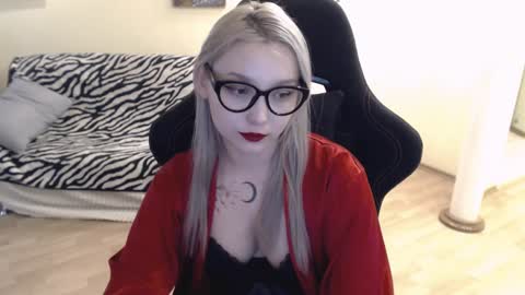 Snapshot of fromsun_forsoul chatting on December 6, 8:48 am Lilith online show from December 6, 8:48 am