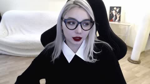 Snapshot of fromsun_forsoul chatting on February 5, 10:51 am Lilith online show from February 5, 10:51 am