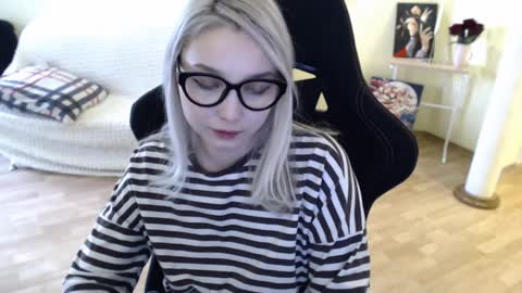 Snapshot of fromsun_forsoul chatting on February 6, 10:48 am Lilith online show from February 6, 10:48 am