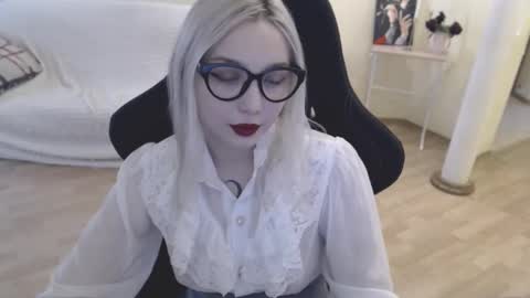 Snapshot of fromsun_forsoul chatting on February 12, 7:23 am Lilith online show from February 12, 7:23 am